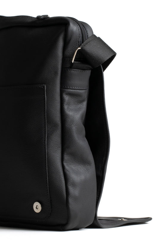 Bolsa Carteiro Couro Aba Lisa Com Zíper - Preto