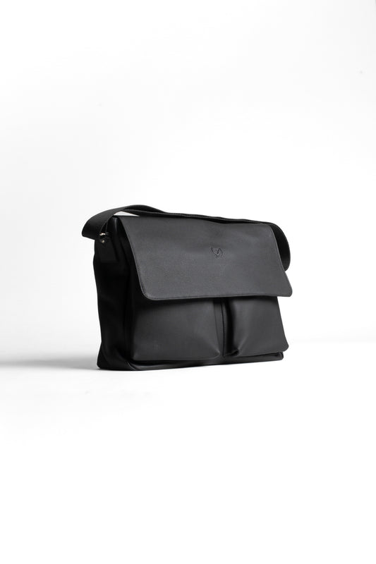 Bolsa Carteiro Couro Com 2 Bolsos Aba Lisa - Preto