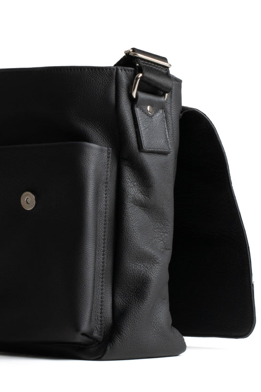 Bolsa Carteiro Couro Com 2 Bolsos Aba Lisa - Preto