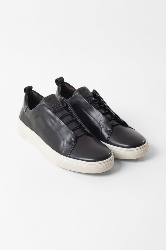 Tênis em Couro com Elástico - Preto