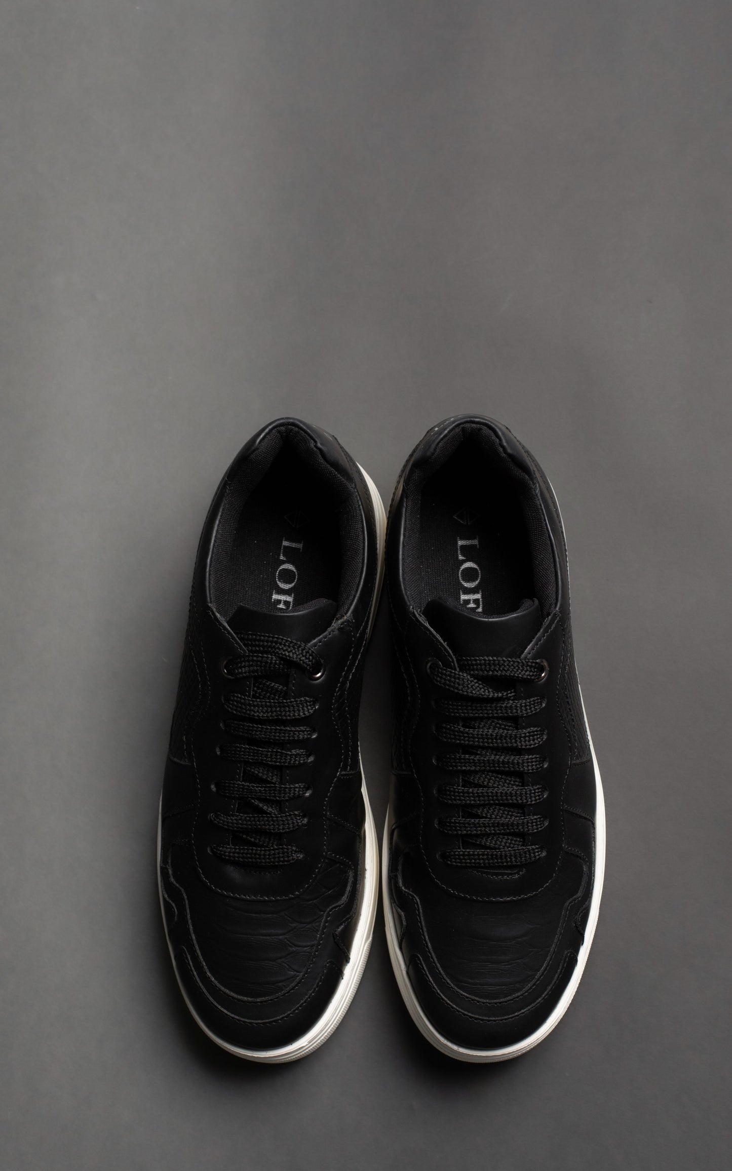 Tênis Amarrar Couro Cobra - Preto