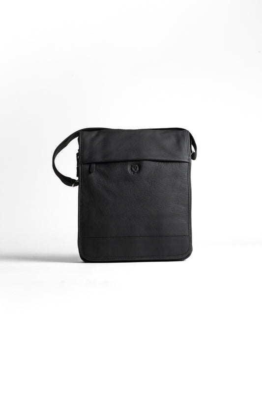 Bolsa Carteiro Couro Aba Lisa Com Zíper - Preto