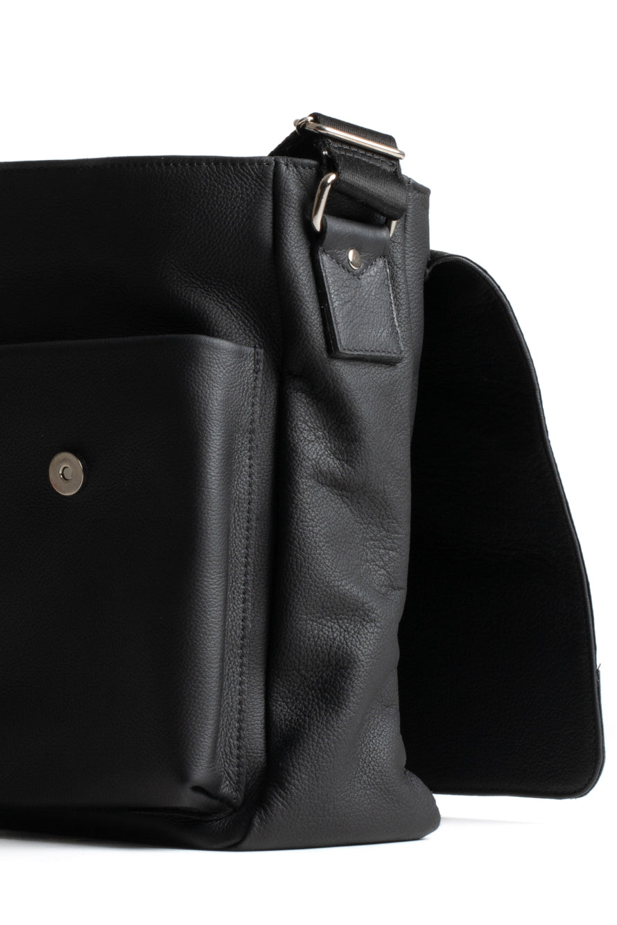 Bolsa Carteiro Couro Com 2 Bolsos Aba Lisa - Preto