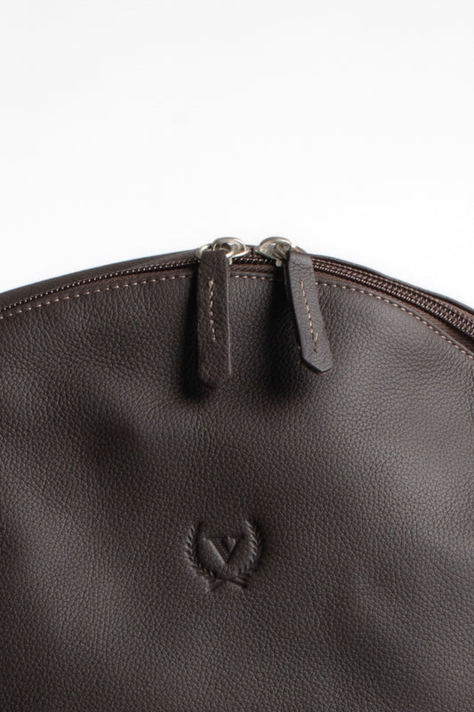 Mochila Couro Com Bolso Frontal Com Zíper - Cafe