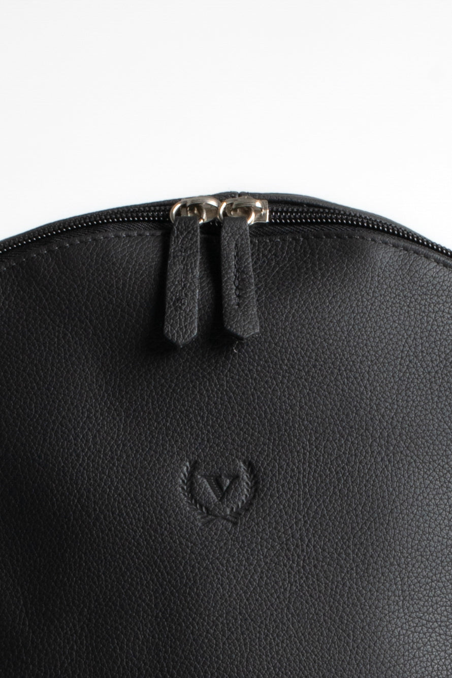 Mochila Couro Com Bolso Frontal Com Zíper - Preto