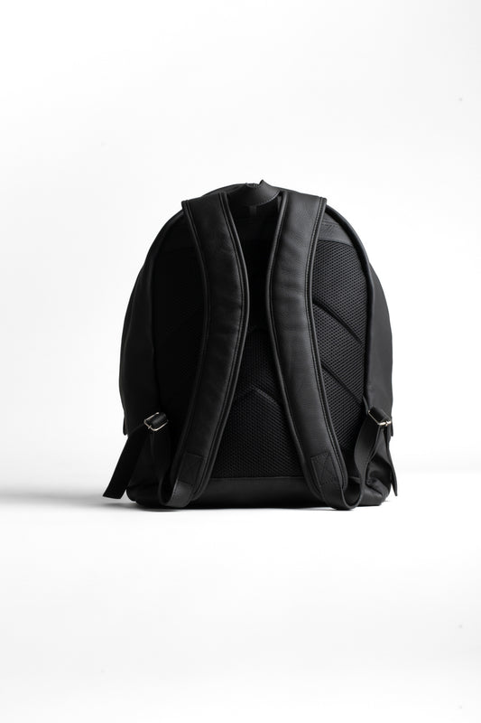 Mochila Couro Com Bolso Frontal Com Zíper - Preto