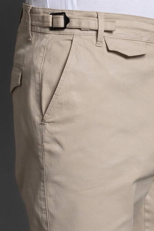 Bermuda Chino Com Ajuste - Khaki