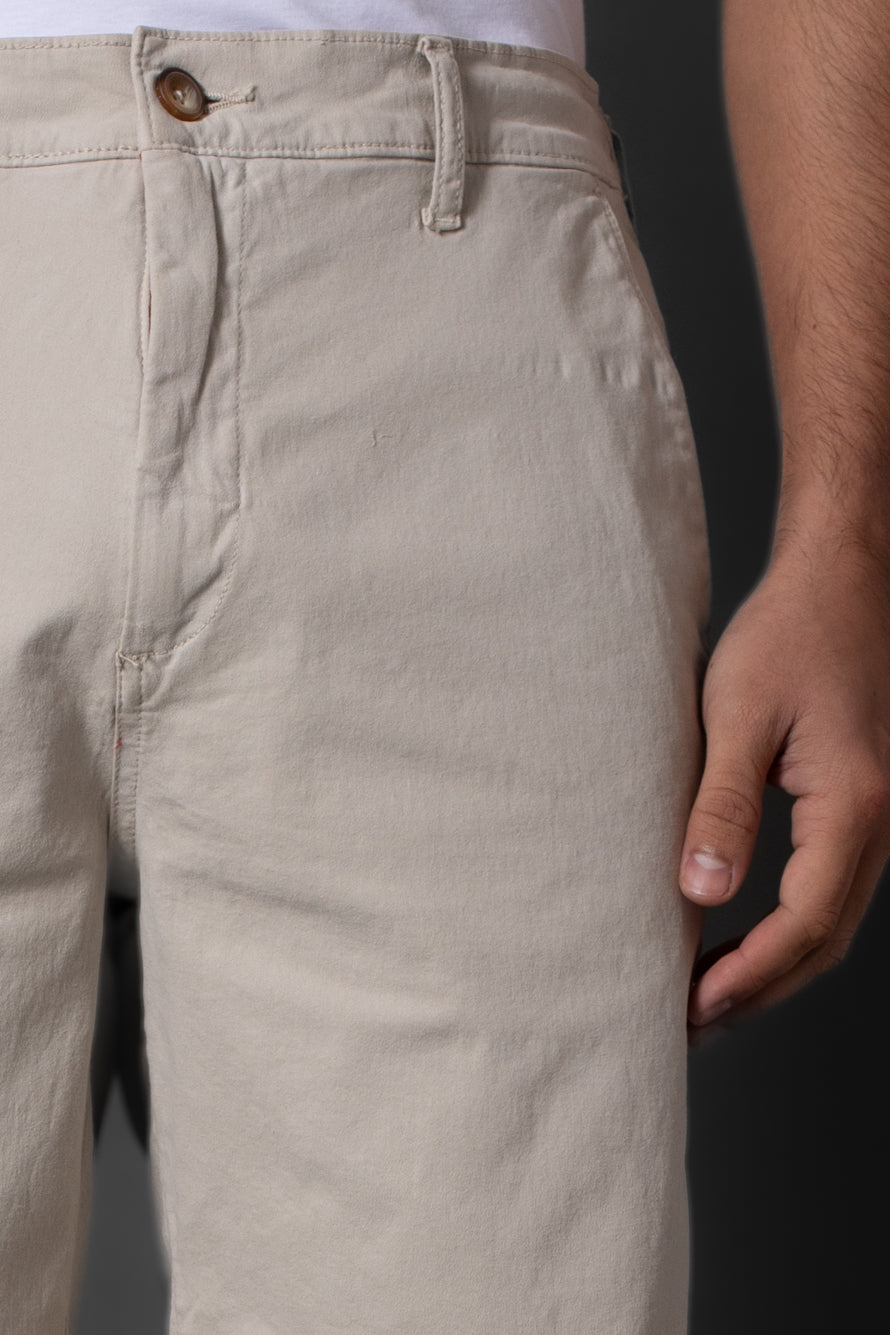 Bermuda Chino Slim Com Bolso Relógio - Bege