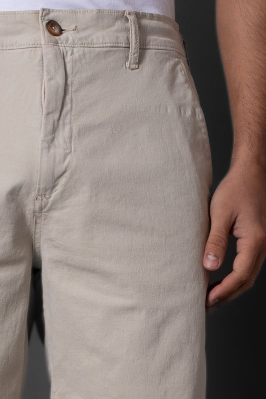 Bermuda Chino Slim Com Bolso Relógio - Bege