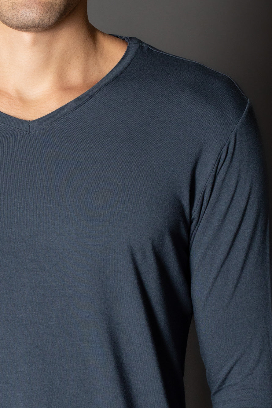 Camiseta Manga Longa Gola Slim Gola v Corte a Fio - Cinza Escuro