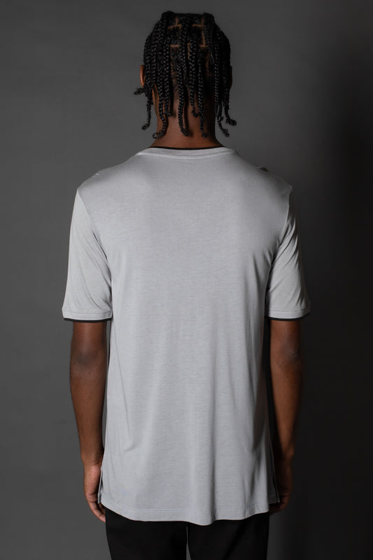 Camiseta Manga Curta Gola v Botão Lateral - Cinza Claro