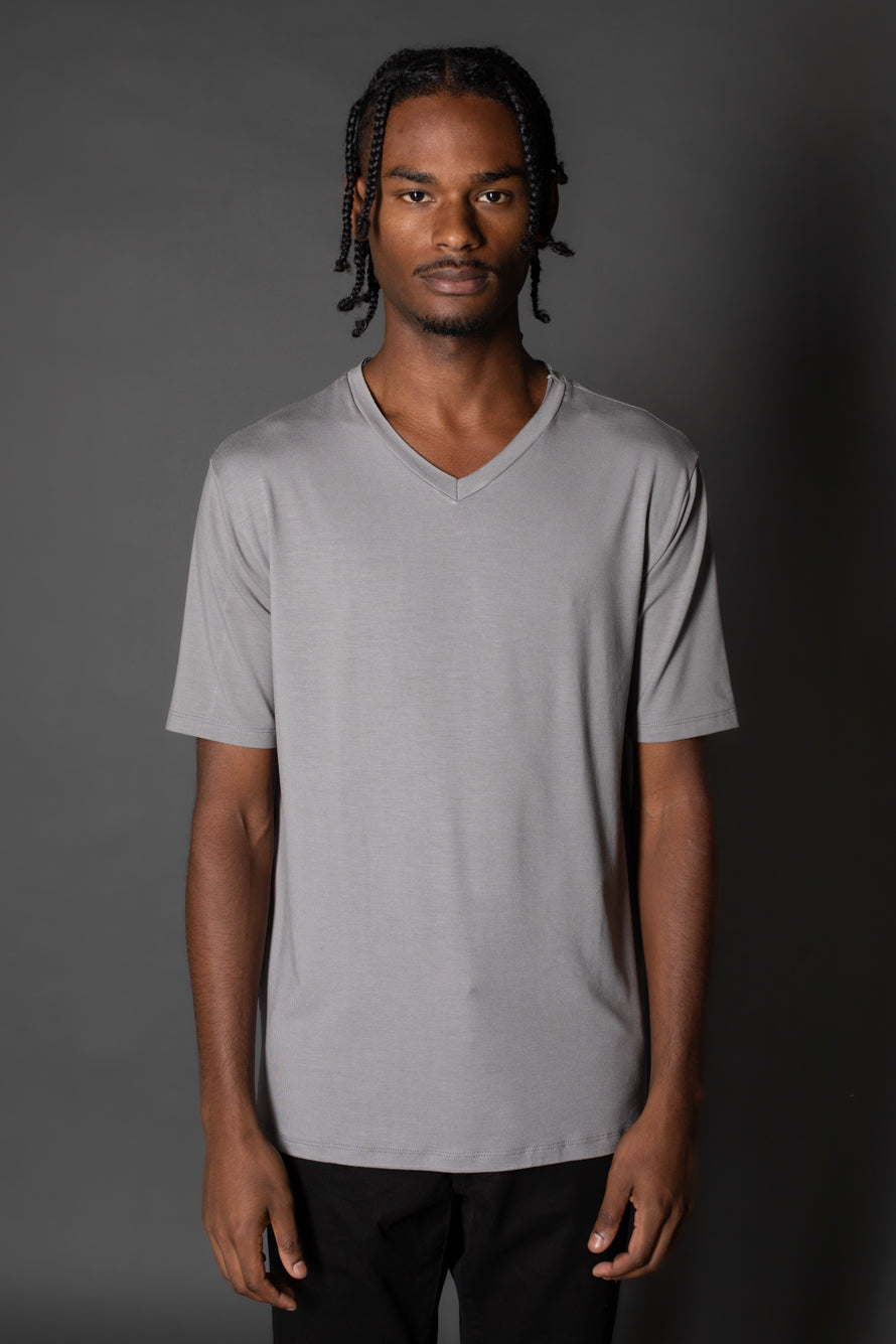 Camiseta Manga Curta Slim Gola v Corte a Fio - Cinza Claro